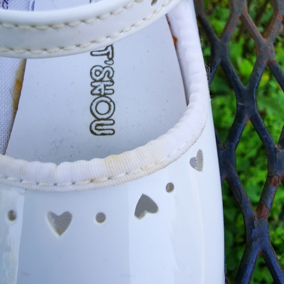 Vintage Zeddy White Faux Patent Leather Baby Shoes with Heart Cut Outs ~ Size 3 - Picture 5 of 16